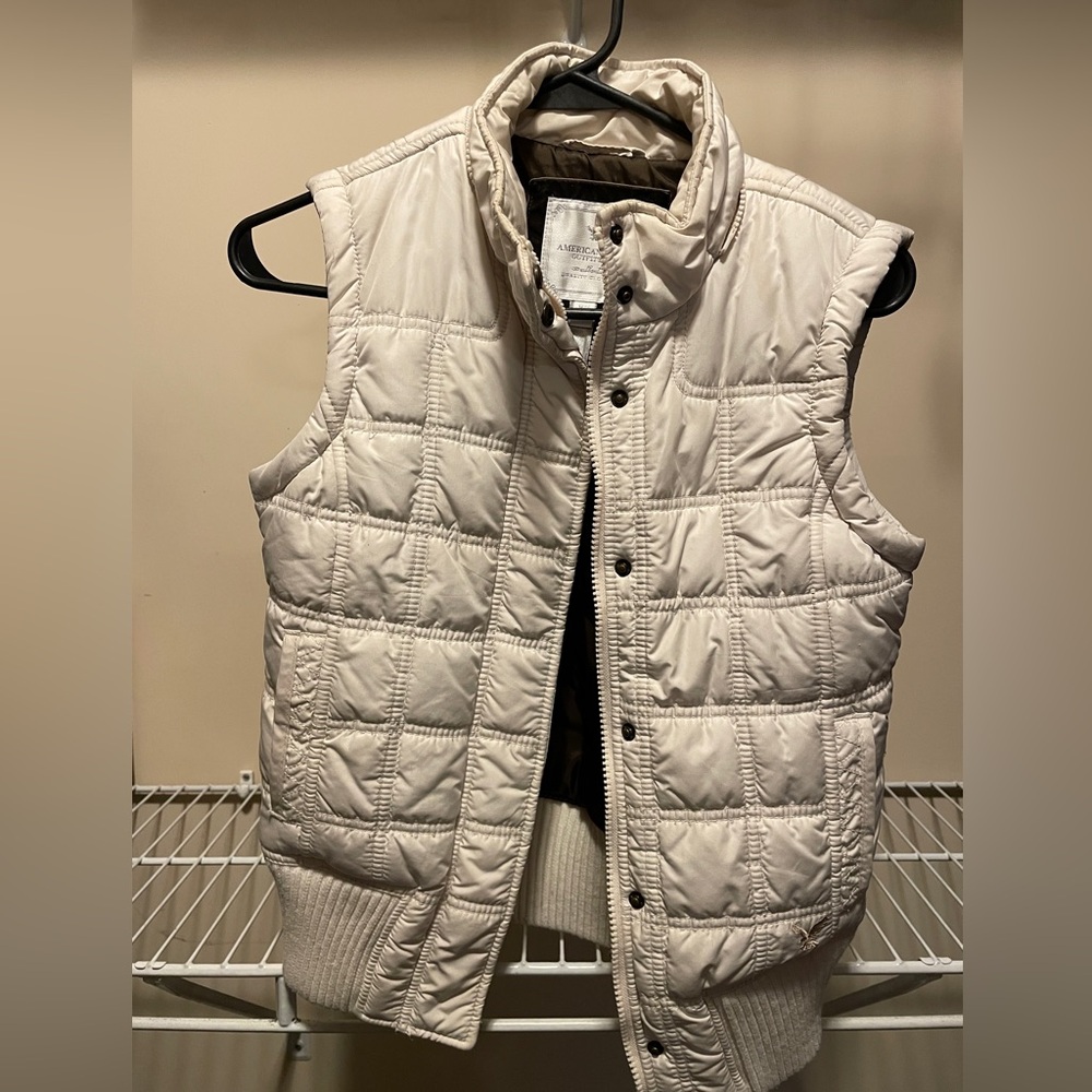 Cream-beige American Eagle Vest